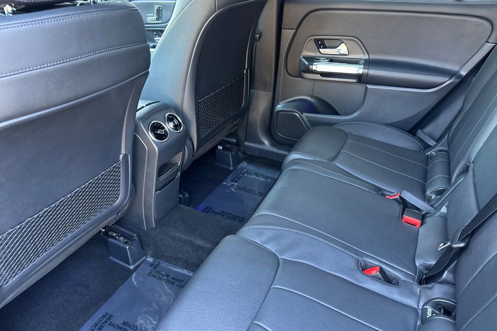 Used 2021 Mercedes-Benz GLB 250 4MATIC image 11