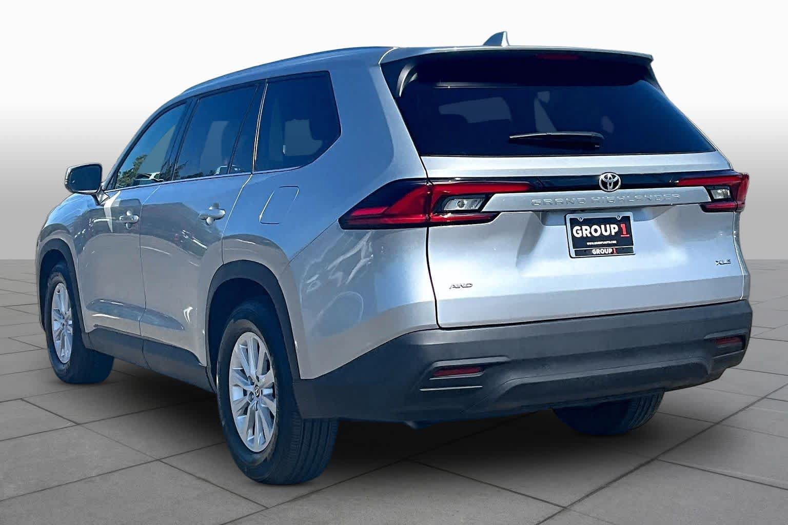 Used 2025 Toyota Grand Highlander AWD image 11