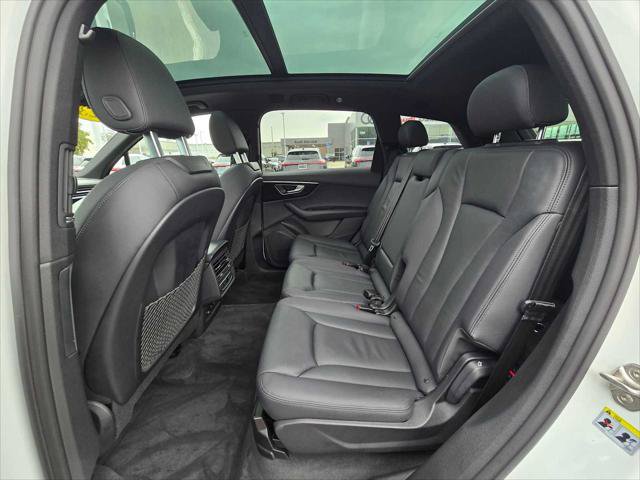 Used 2023 Audi Q7 2.0T Premium w/ Towing Package AWD/4WD image 17
