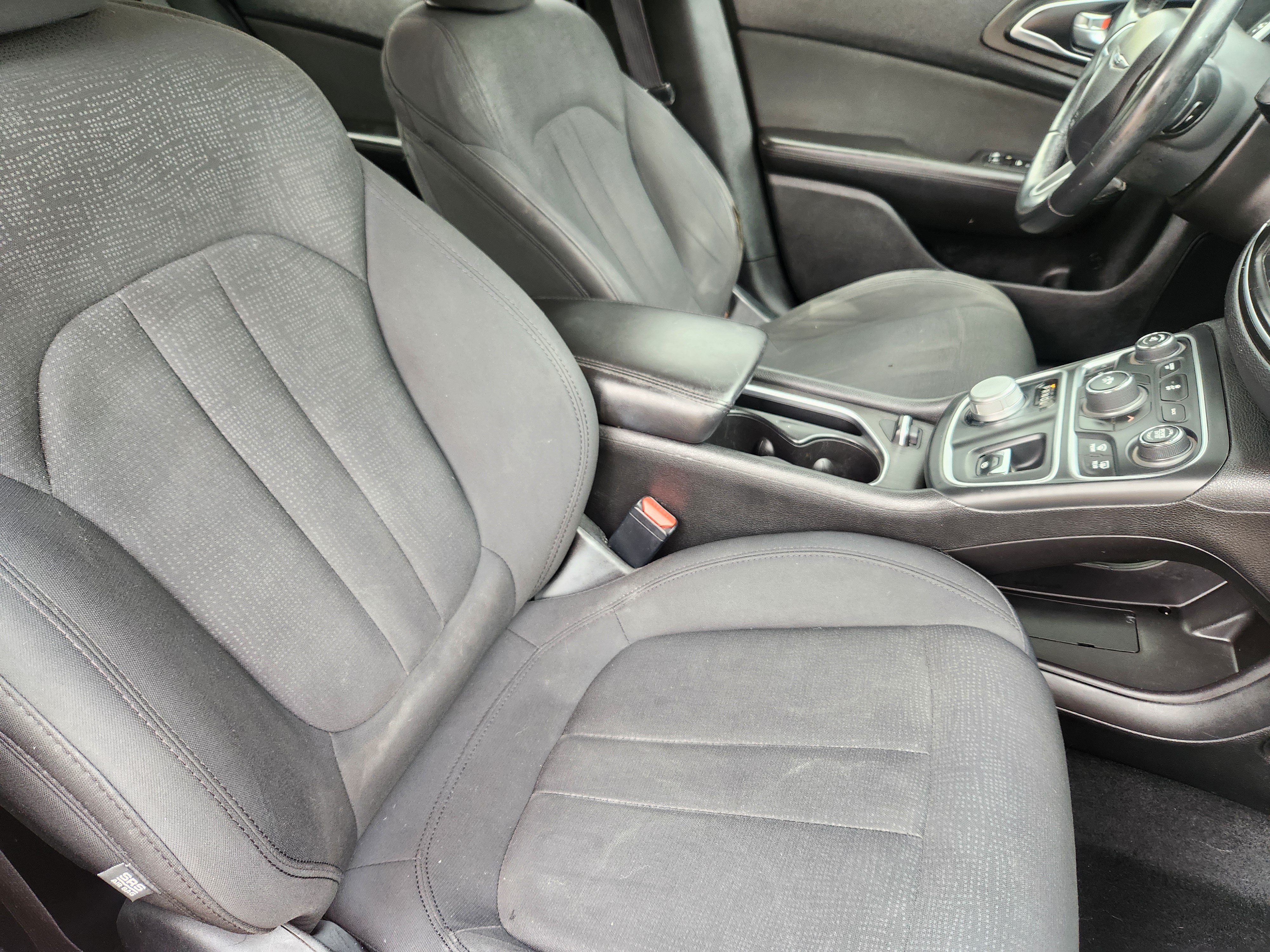Used 2016 Chrysler 200 Limited w/ Convenience Group FWD image 10