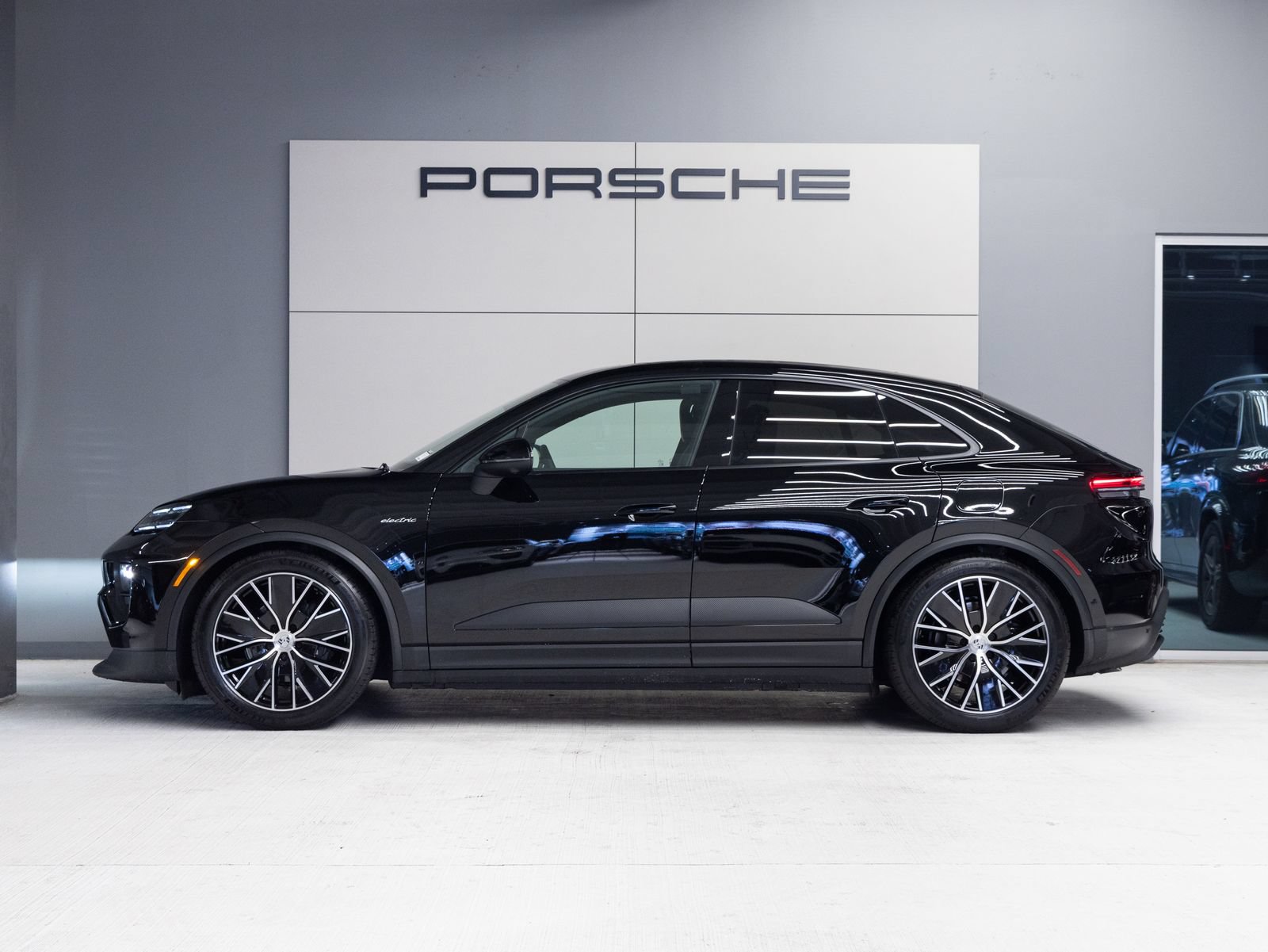 Used 2026 Porsche Macan 4 Electric AWD/4WD image 2