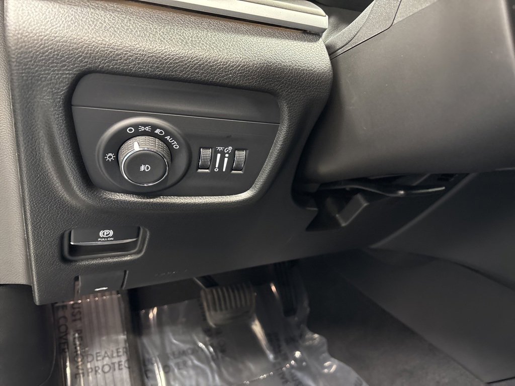 New 2025 Jeep Grand Cherokee Limited w/ Black Appearance Package image 26