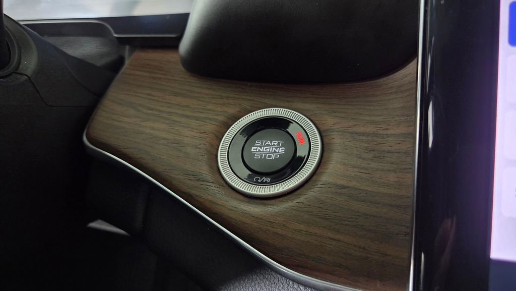 Used 2022 Jeep Grand Cherokee Summit w/ Luxury Tech Group V image 21
