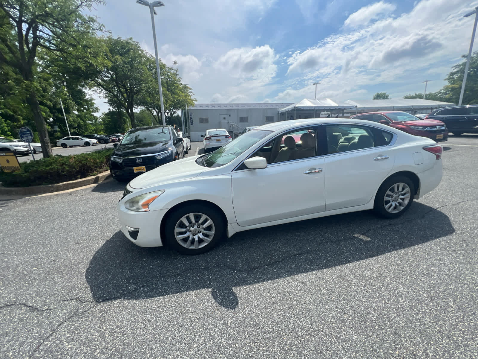 Used 2014 Nissan Altima 2.5 SV FWD image 2