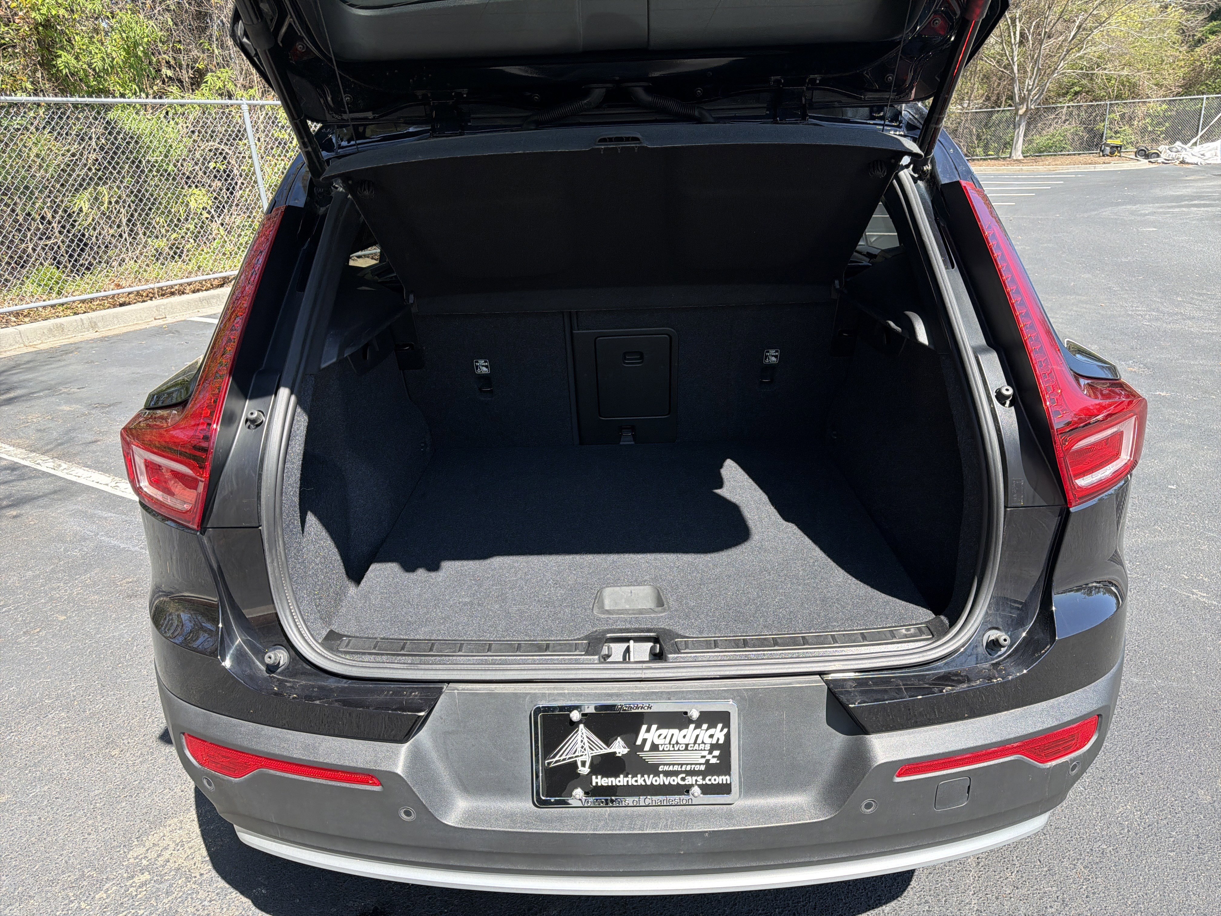 Certified 2025 Volvo XC40 B5 Core image 34