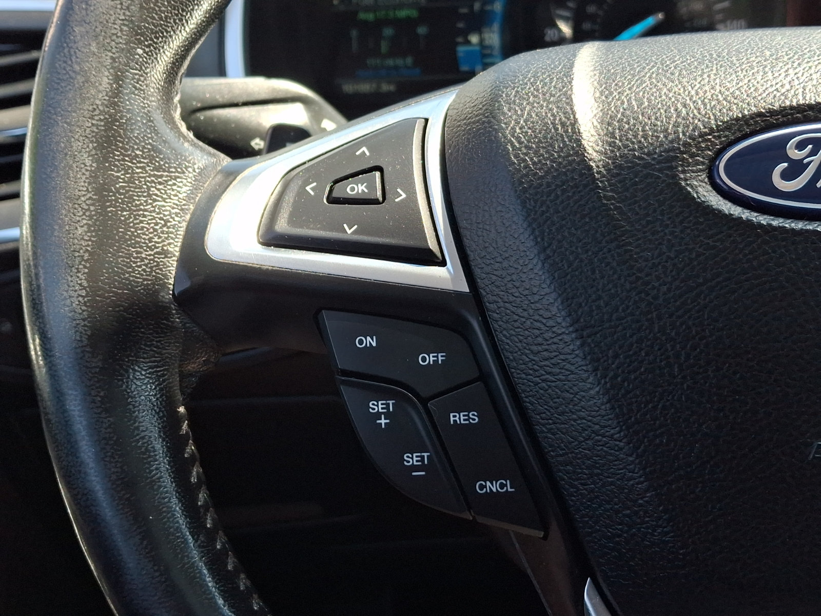 Used 2018 Ford Edge Titanium w/ Equipment Group 301A AWD/4WD image 22
