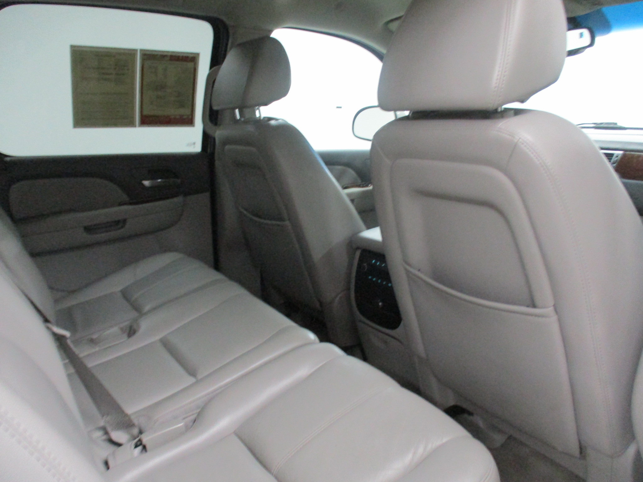 Used 2007 Chevrolet Suburban 2500 LT w/ LT Preferred Equipment Group AWD/4WD image 17