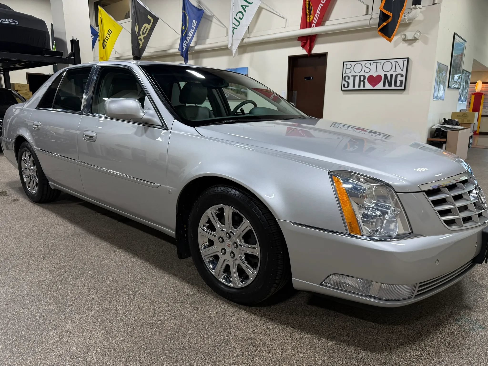 Used 2009 Cadillac DTS w/ Trunk Convenience Package FWD image 14
