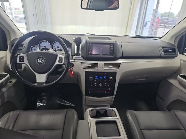 Used 2009 Volkswagen Routan SEL Premium FWD image 12