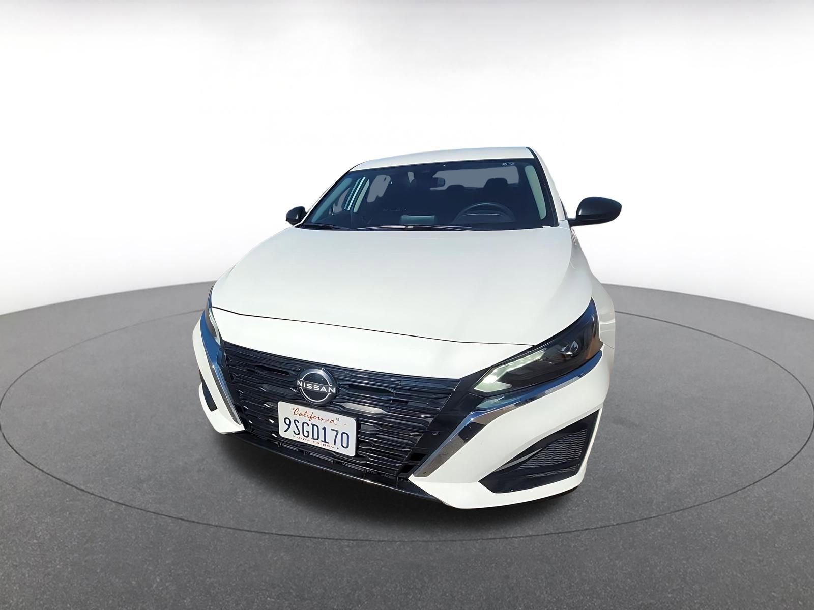 Used 2025 Nissan Altima 2.5 SV image 2