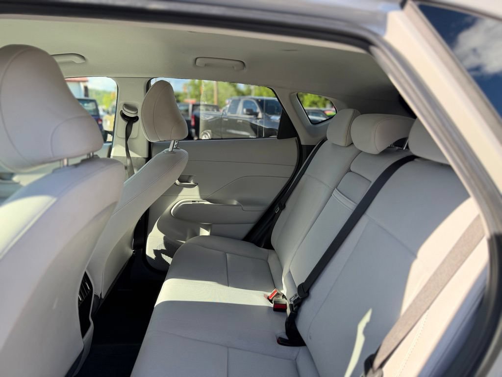 Used 2025 Hyundai Kona SEL AWD/4WD image 6