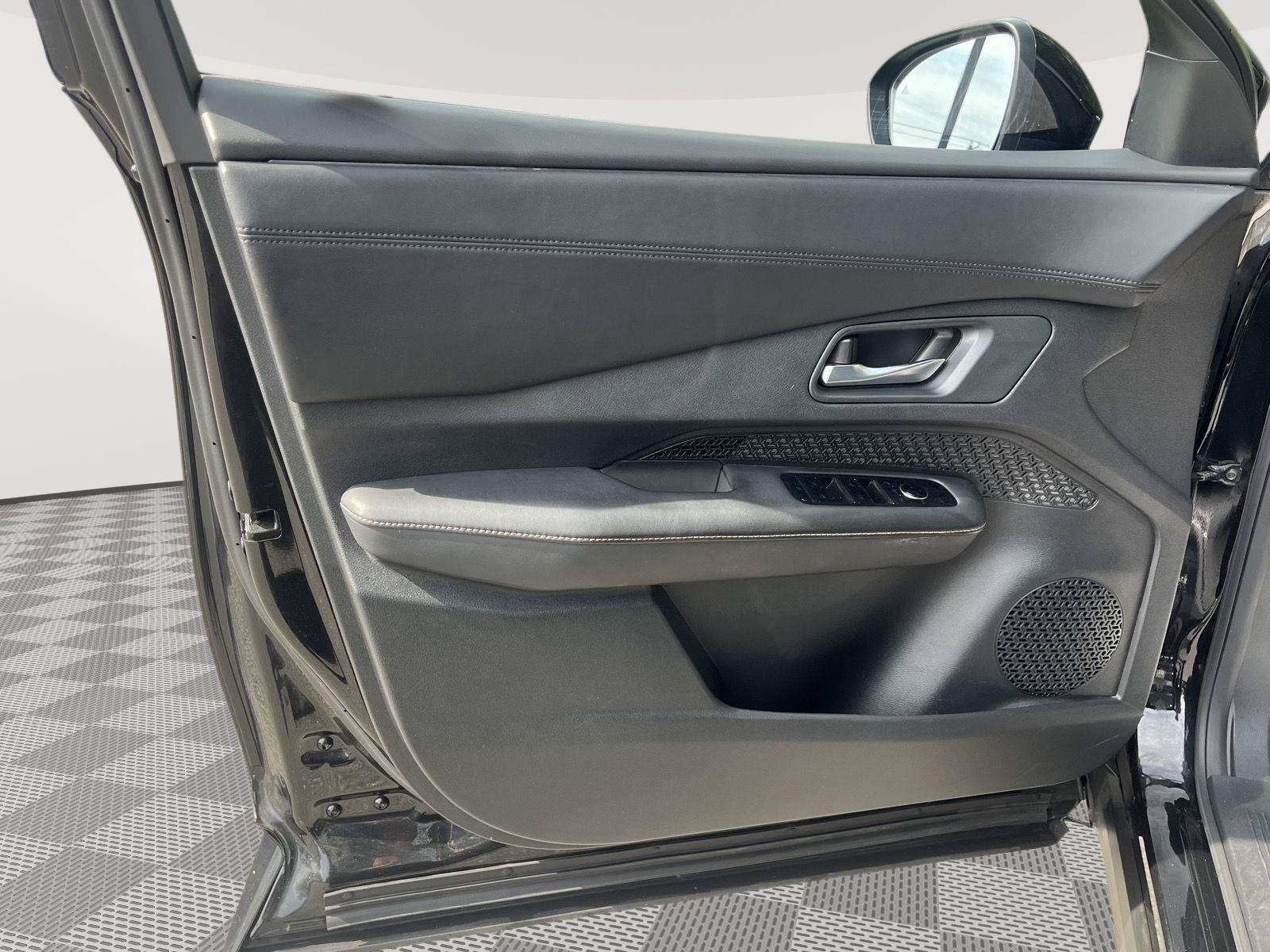 Used 2023 Nissan Ariya FWD image 18