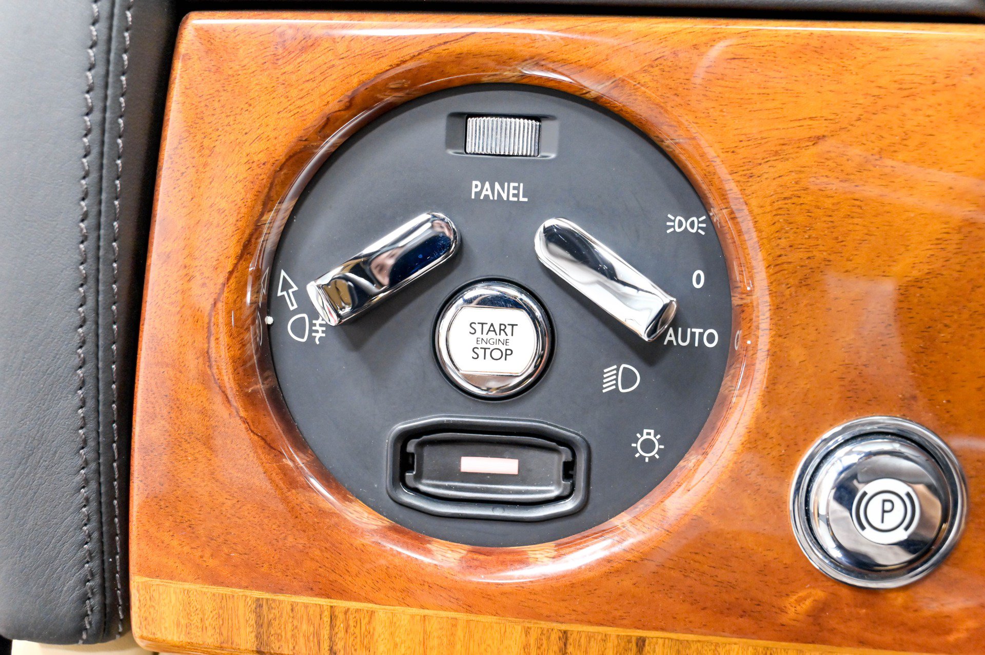 Used 2013 Rolls-Royce Phantom Sedan RWD image 78