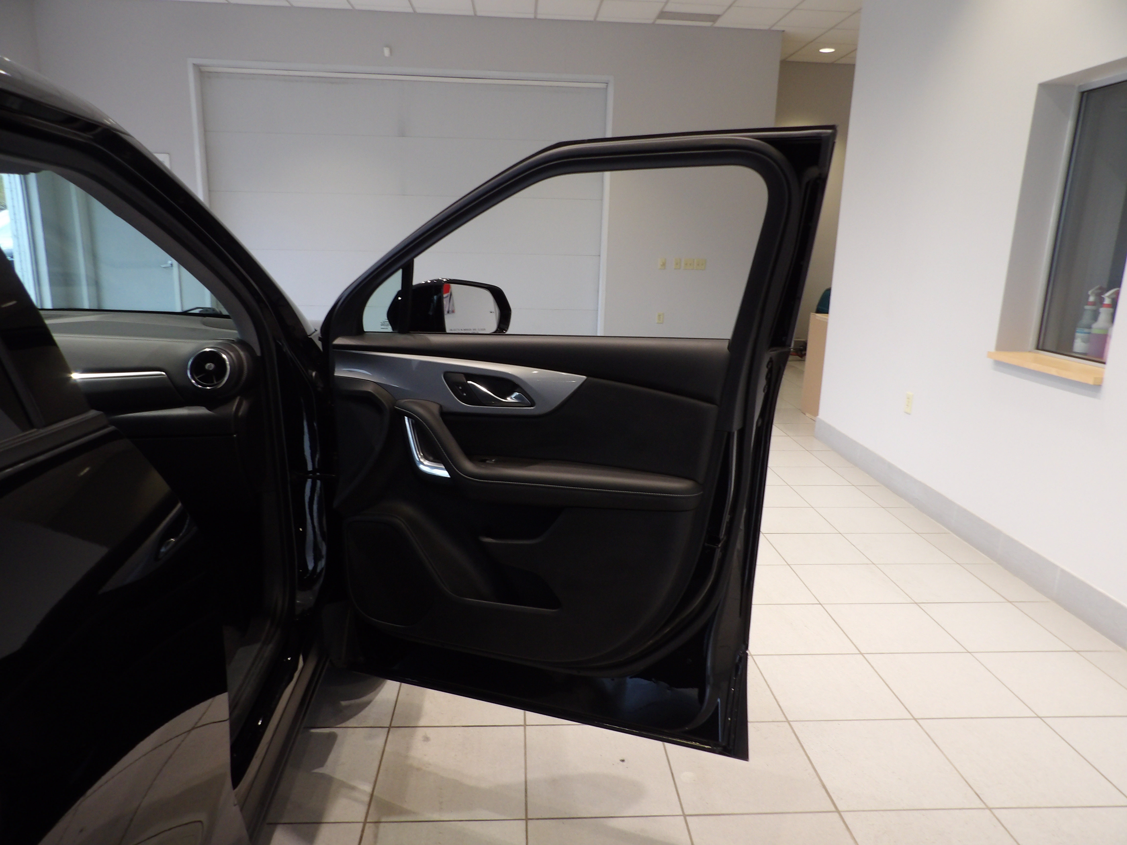 Used 2023 Chevrolet Blazer LT AWD/4WD image 25