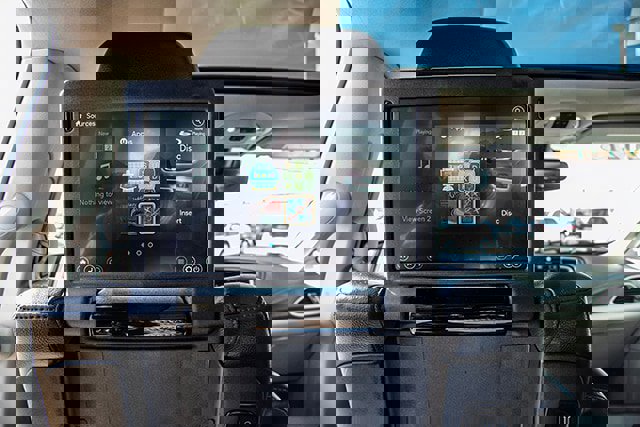 Used 2021 Chrysler Pacifica Touring-L w/ Uconnect Theater Family Group image 26