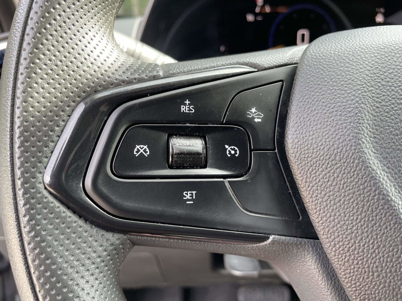 Used 2024 Chevrolet Trax LT FWD image 9