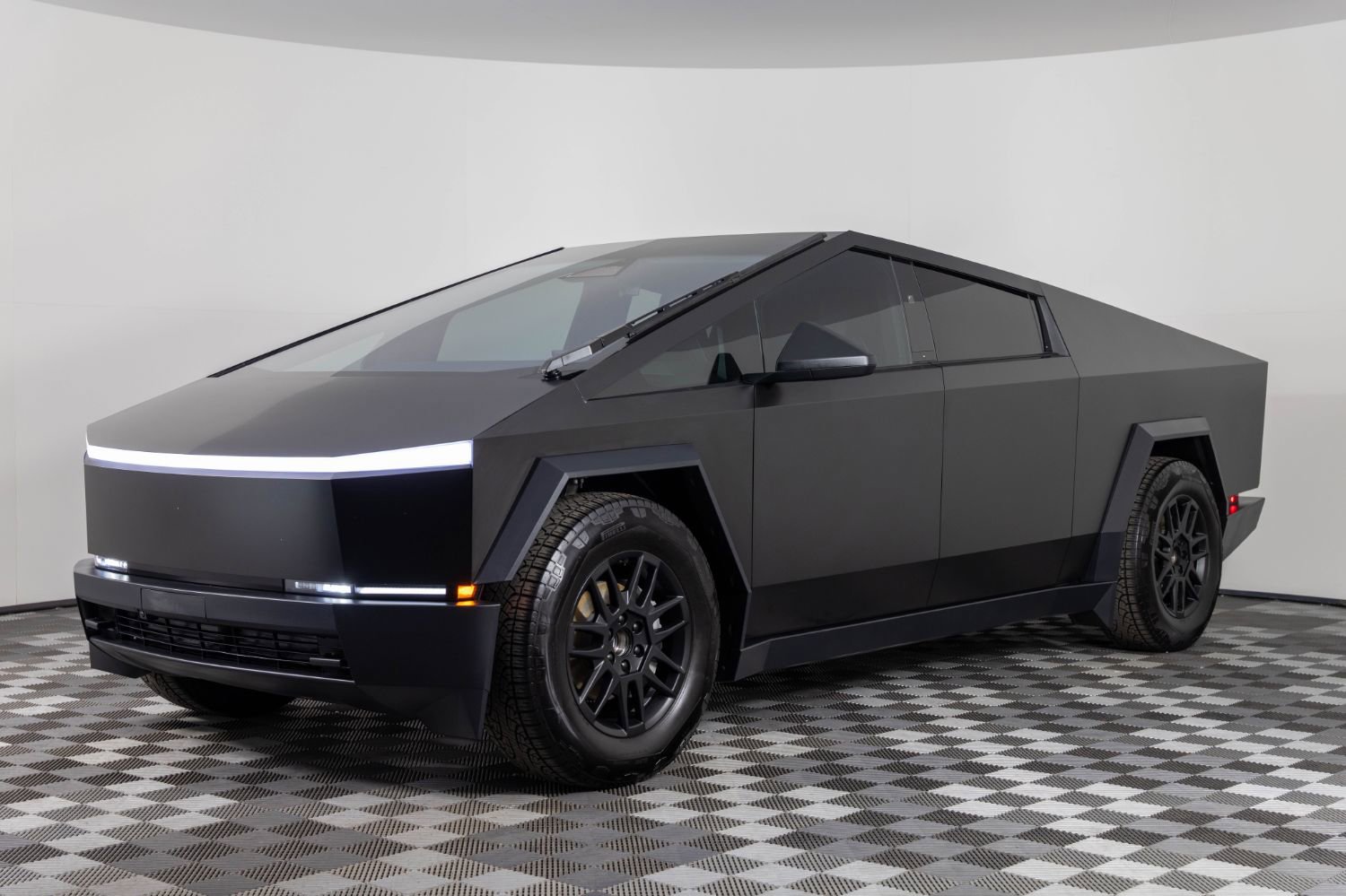 Used 2024 Tesla Cybertruck AWD Crew Cab image 1