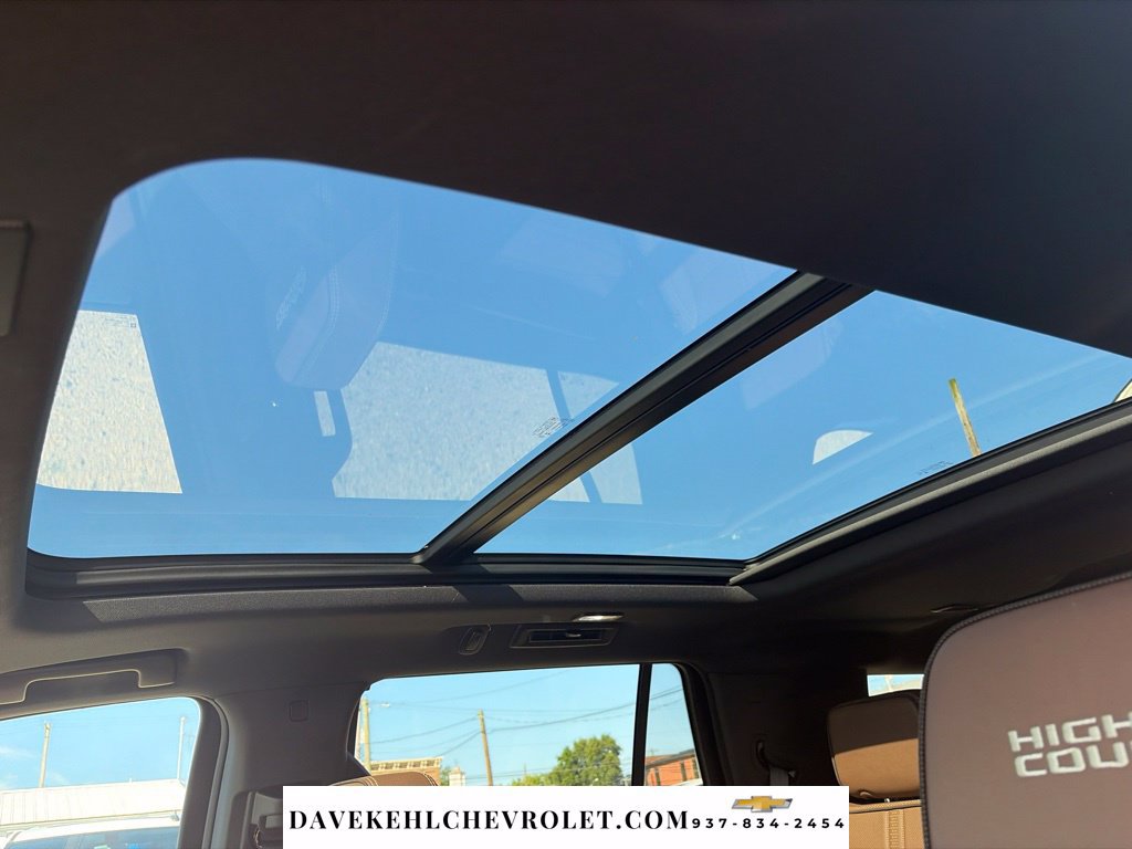 Used 2025 Chevrolet Tahoe High Country AWD/4WD image 21