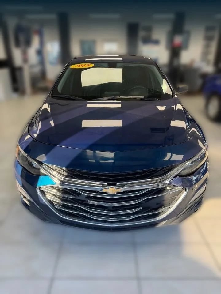Used 2019 Chevrolet Malibu LS FWD image 2