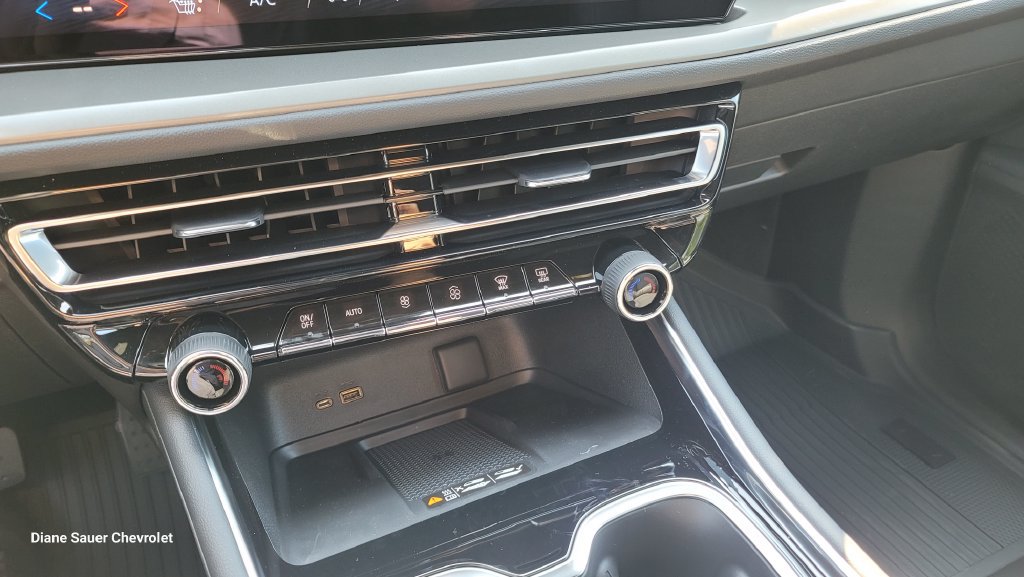 New 2027 Chevrolet Traverse LT w/ Midnight/Sport Edition FWD image 22