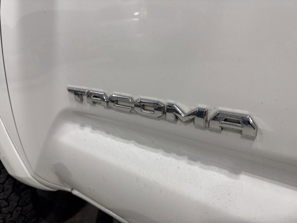 Used 2016 Toyota Tacoma TRD Sport w/ Premium & Technology Package image 6