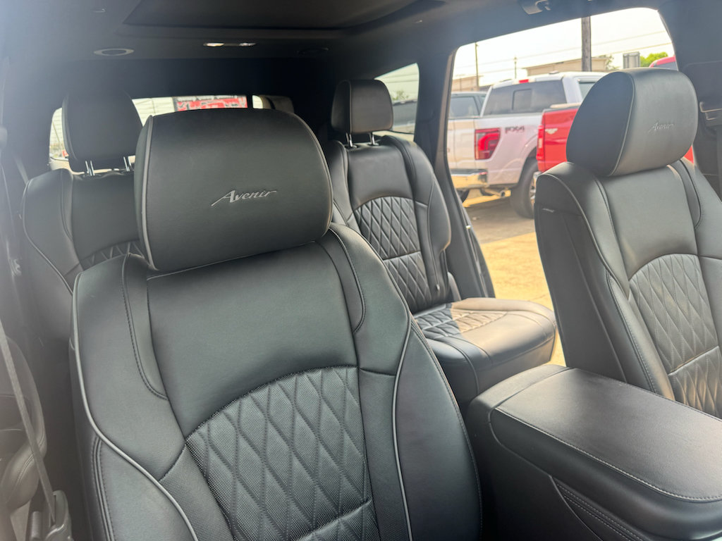 Used 2022 Buick Enclave Avenir w/ Avenir Technology Package FWD image 25
