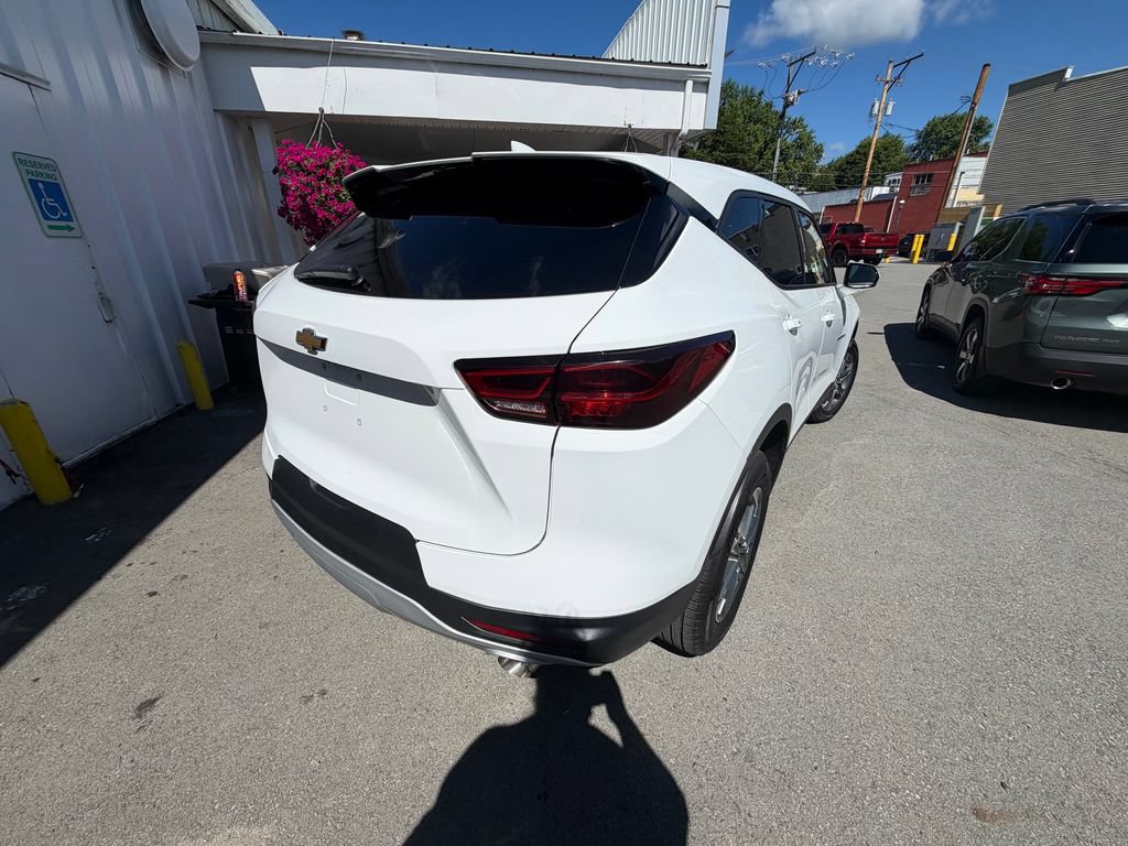 Used 2025 Chevrolet Blazer LT AWD/4WD image 5