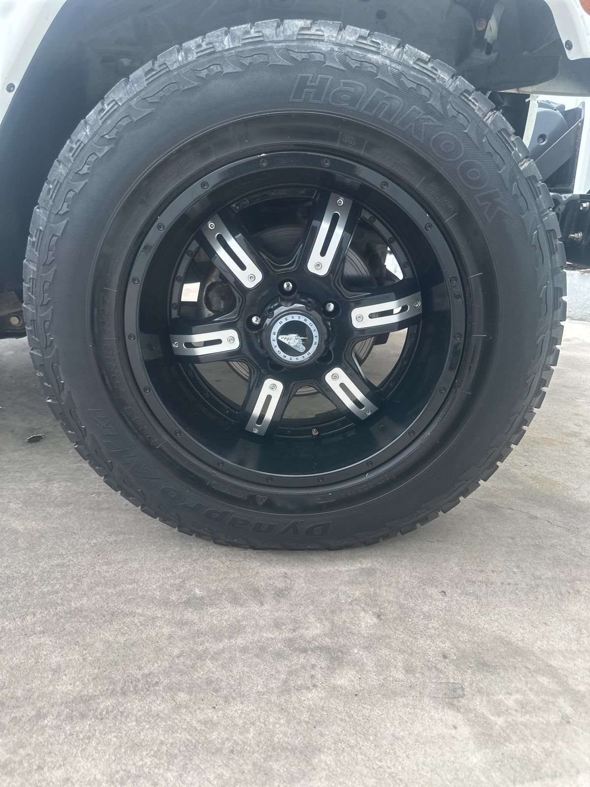 Used 2013 Jeep Wrangler Unlimited Sahara AWD/4WD image 27
