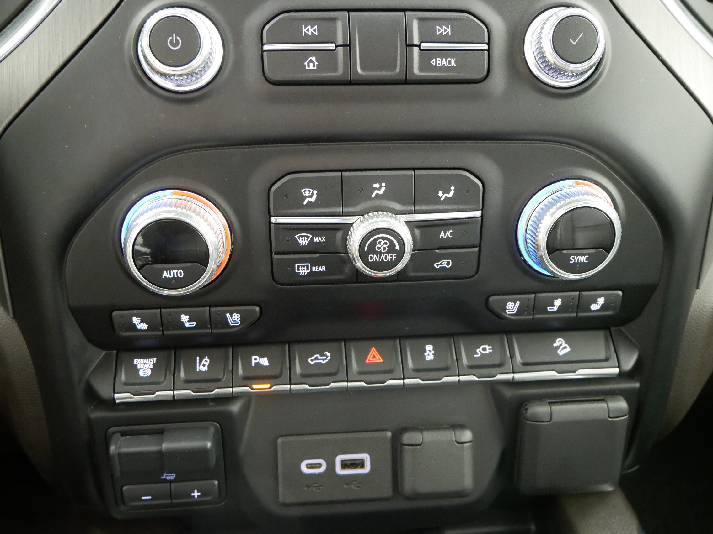 Used 2021 GMC Sierra 3500 Denali w/ Denali Ultimate Package AWD/4WD image 29
