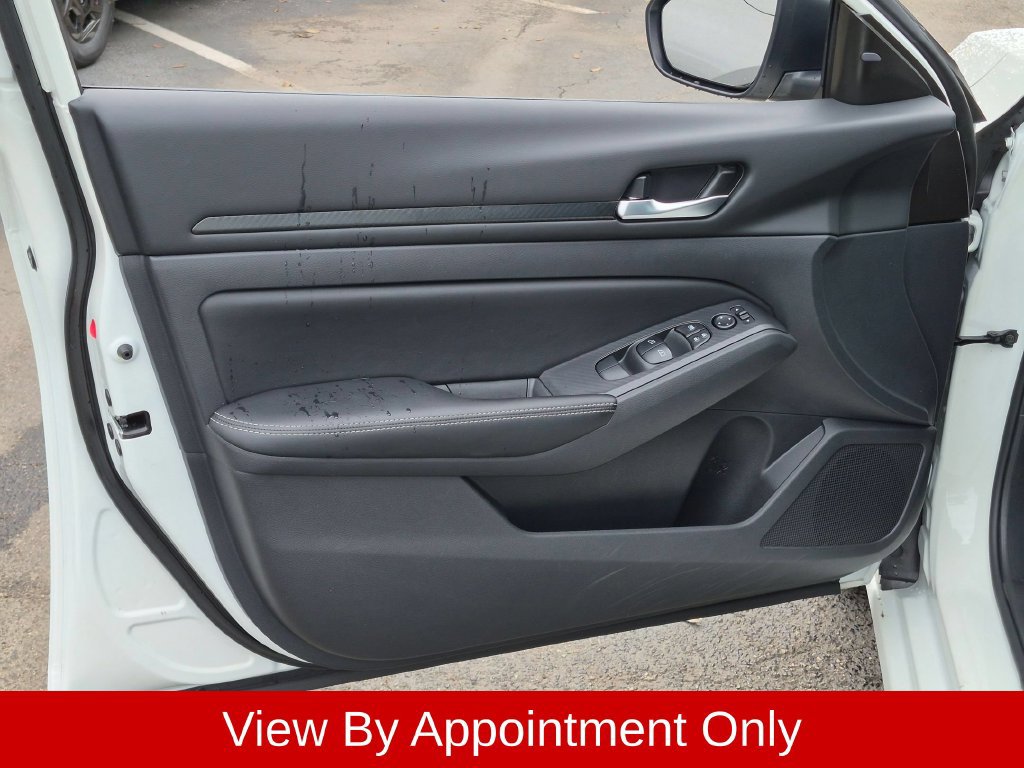 Used 2025 Nissan Altima 2.5 SV FWD image 11