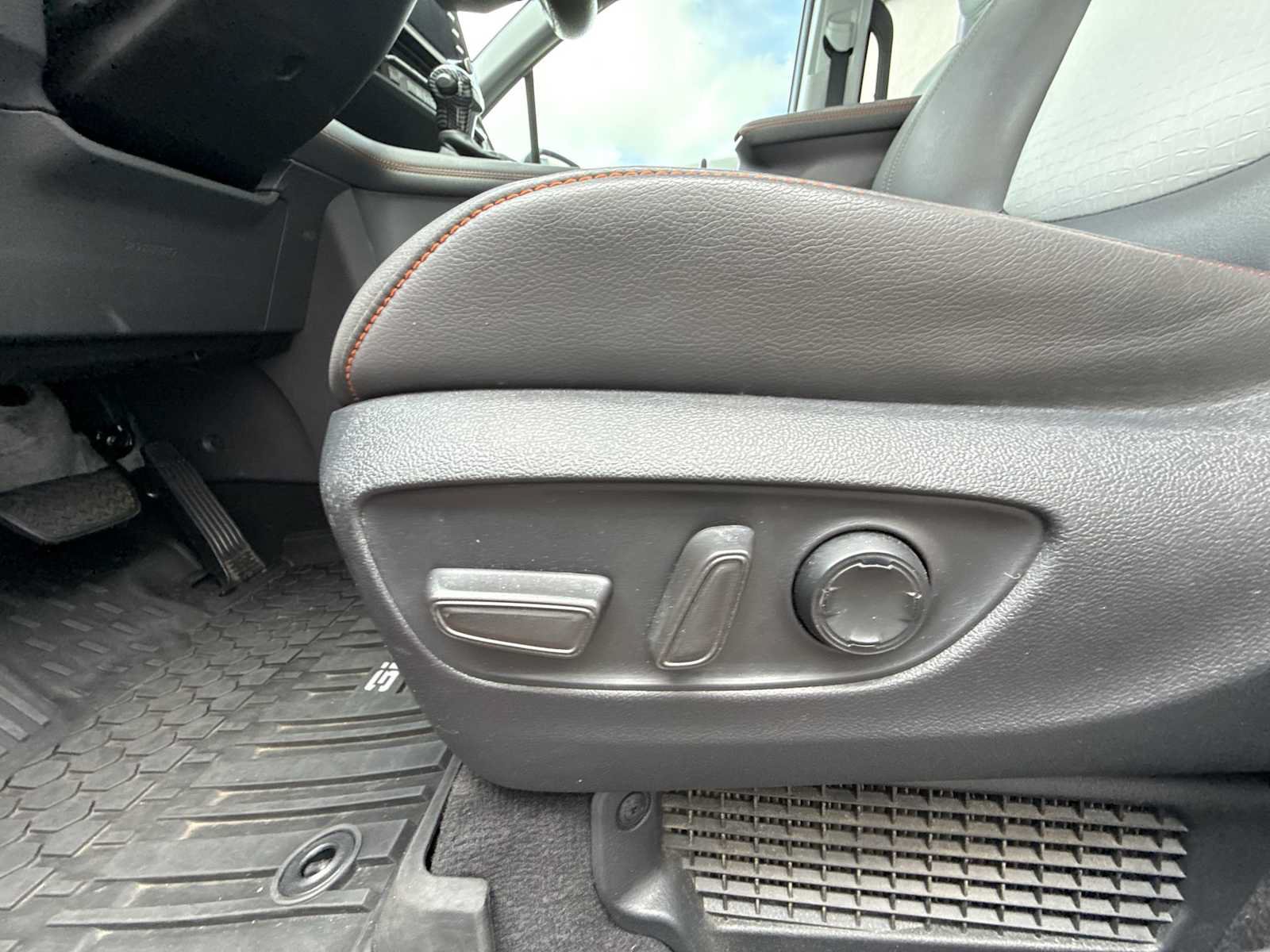 Used 2022 Toyota Sienna XSE AWD/4WD image 13