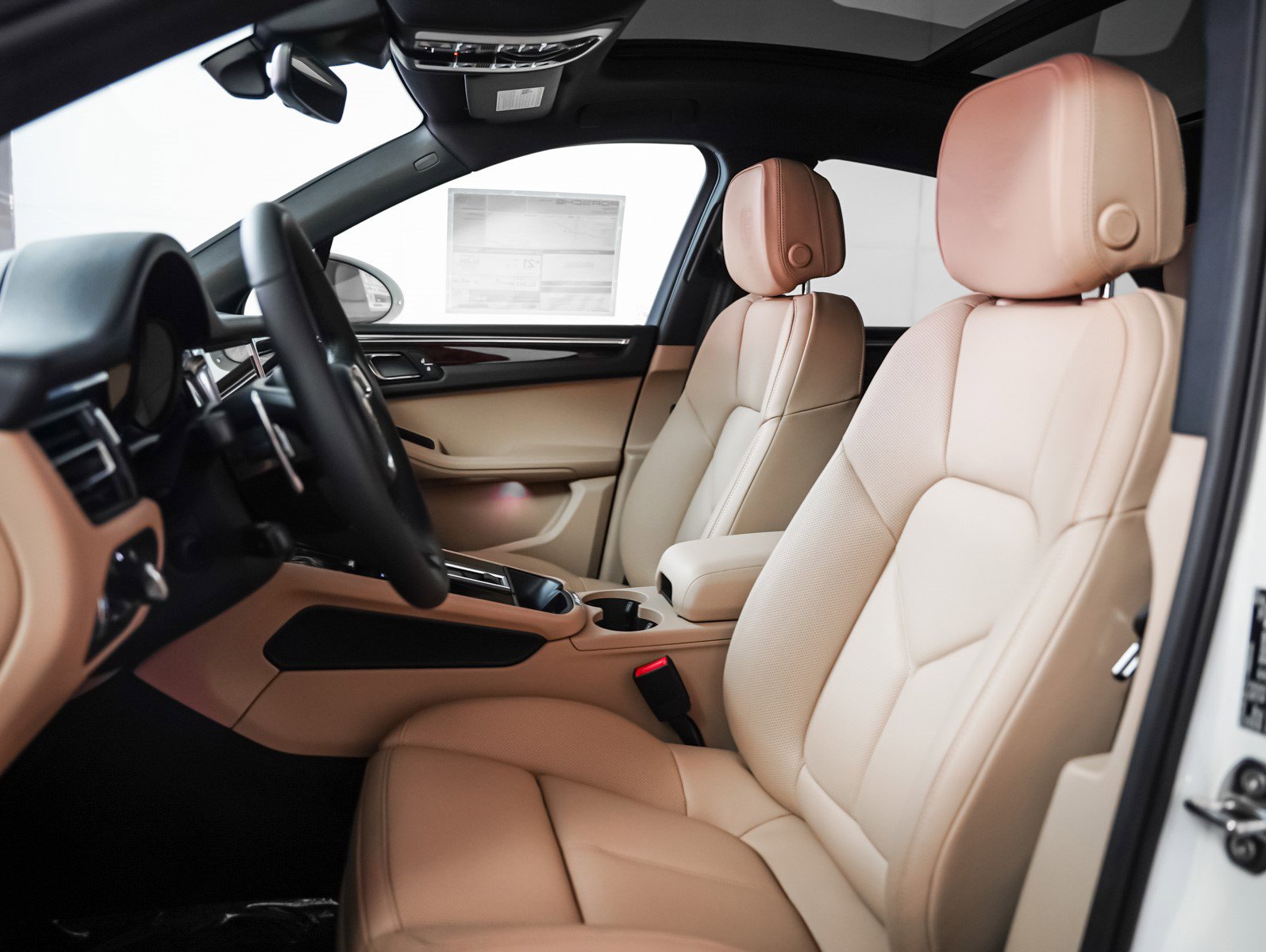 New 2026 Porsche Macan image 5