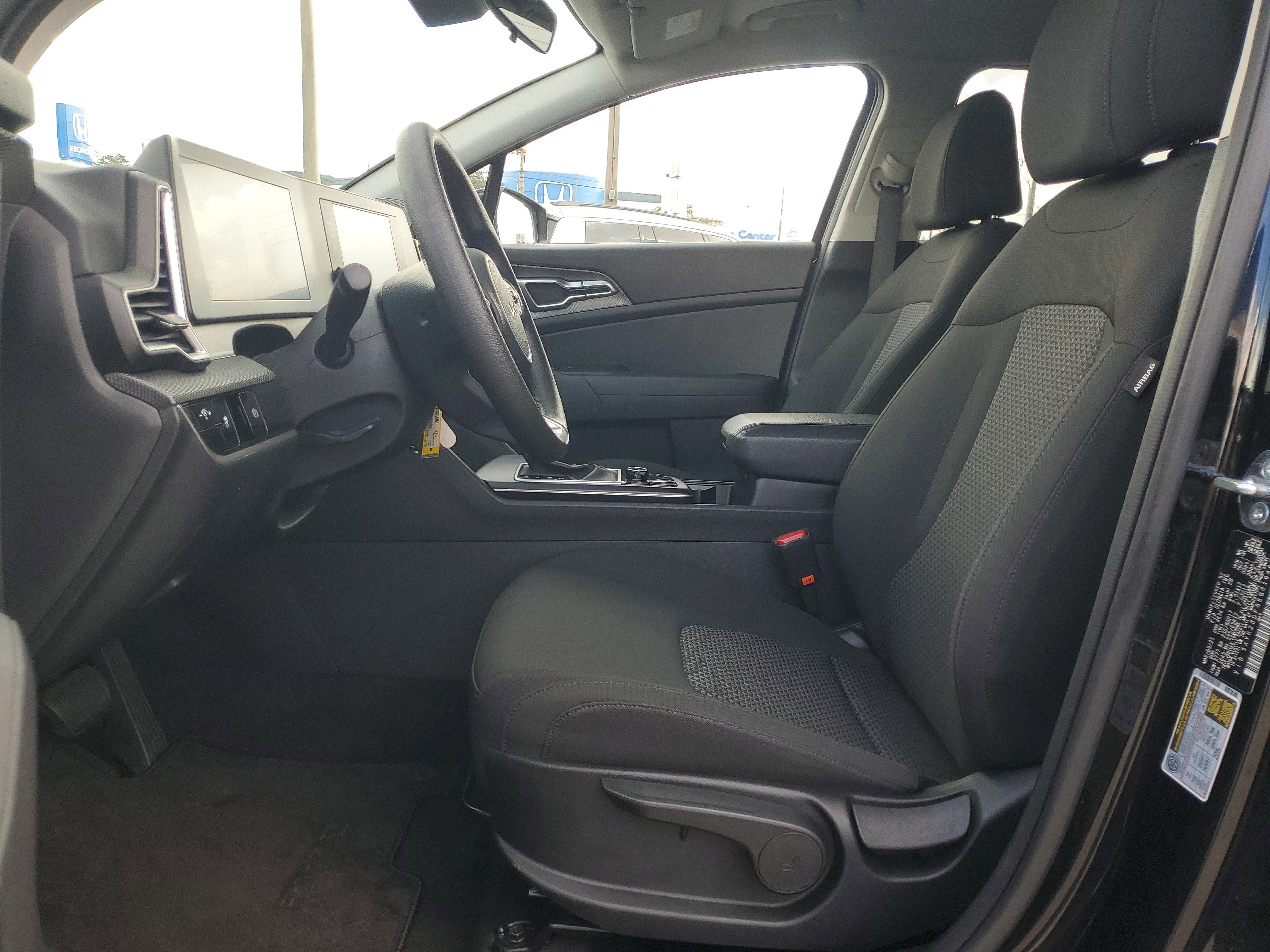 Used 2025 Kia Sportage LX image 13