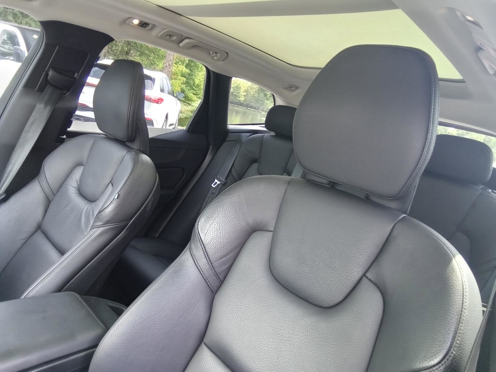 Used 2021 Volvo XC60 T5 Momentum w/ Protection Package Premier image 19