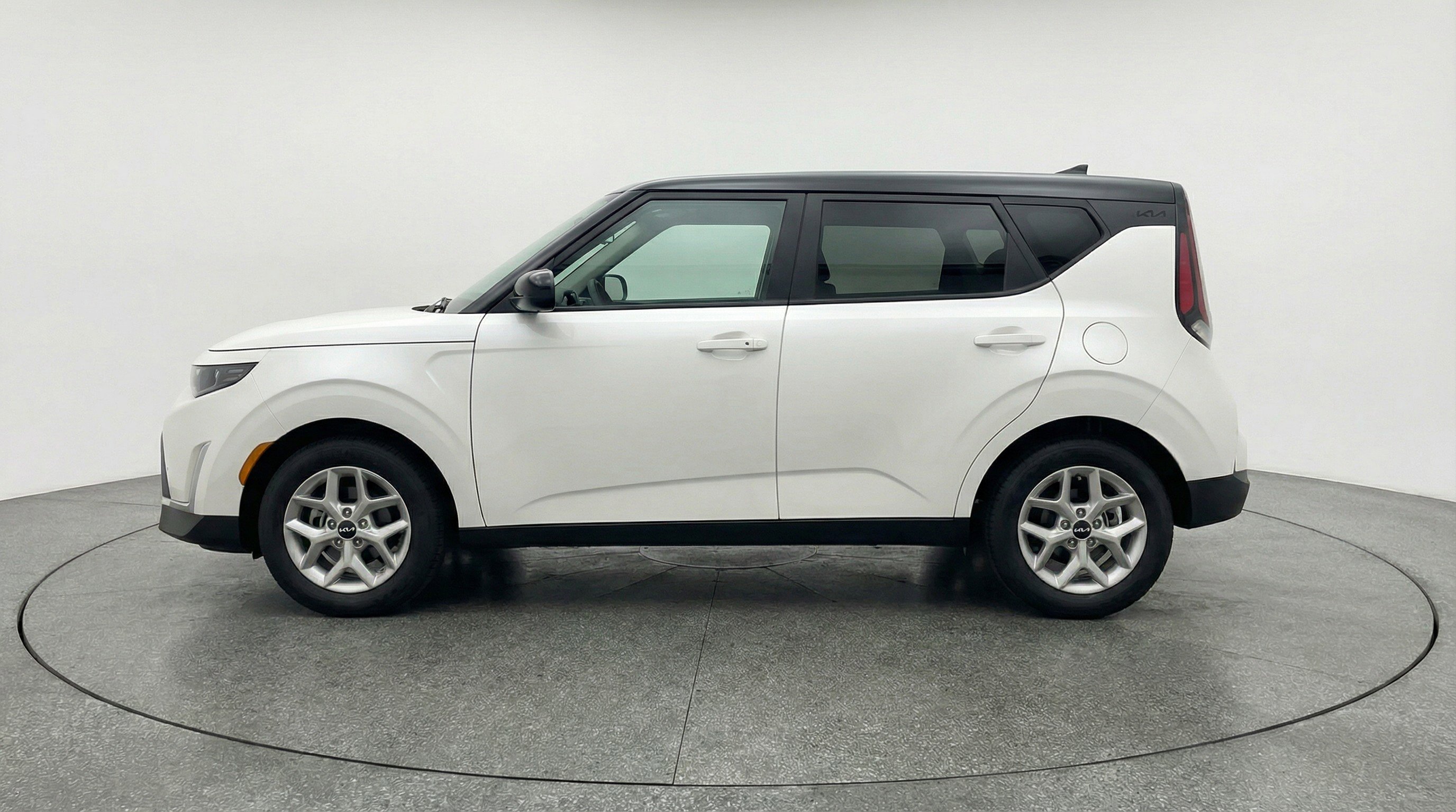 Used 2025 Kia Soul LX w/ LX Technology Package image 5