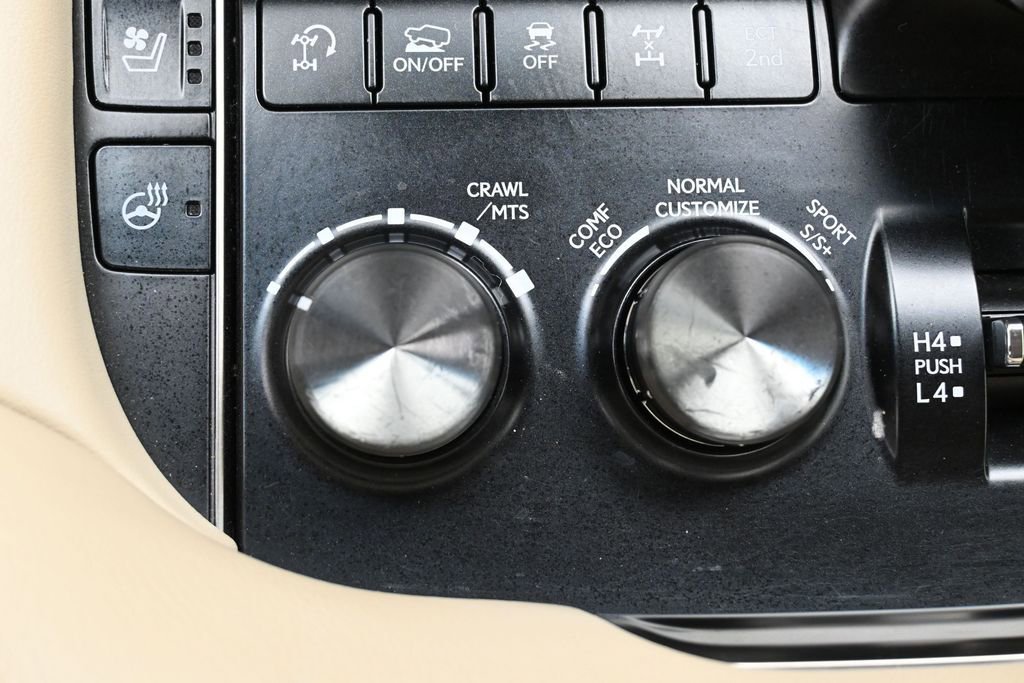 Used 2017 Lexus LX 570 4WD w/ Luxury Package image 31