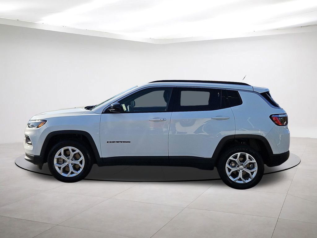 Used 2024 Jeep Compass Latitude image 4