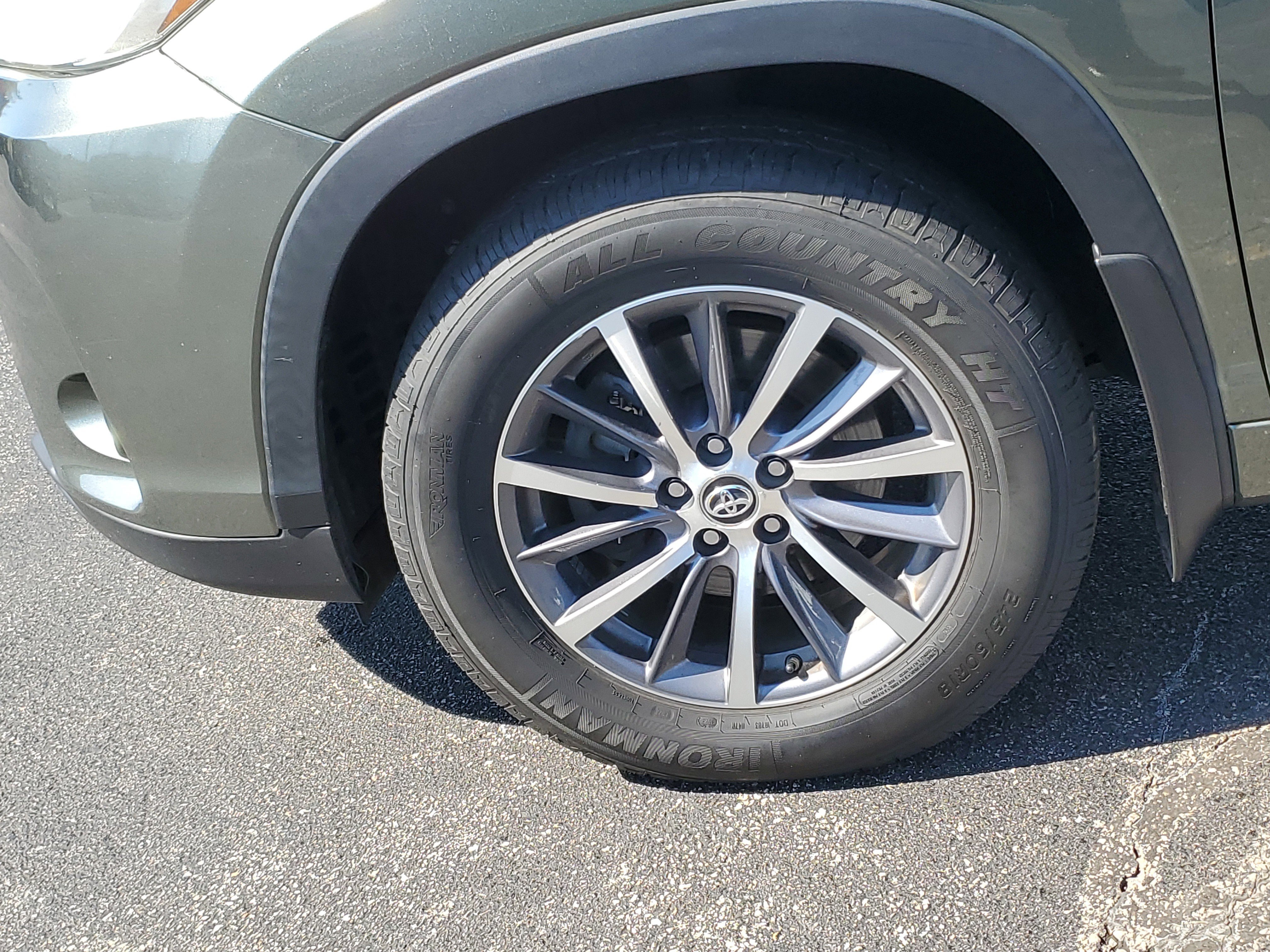 Used 2017 Toyota Highlander XLE image 9