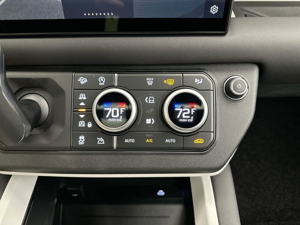 Certified 2025 Land Rover Defender 90 S AWD/4WD image 9