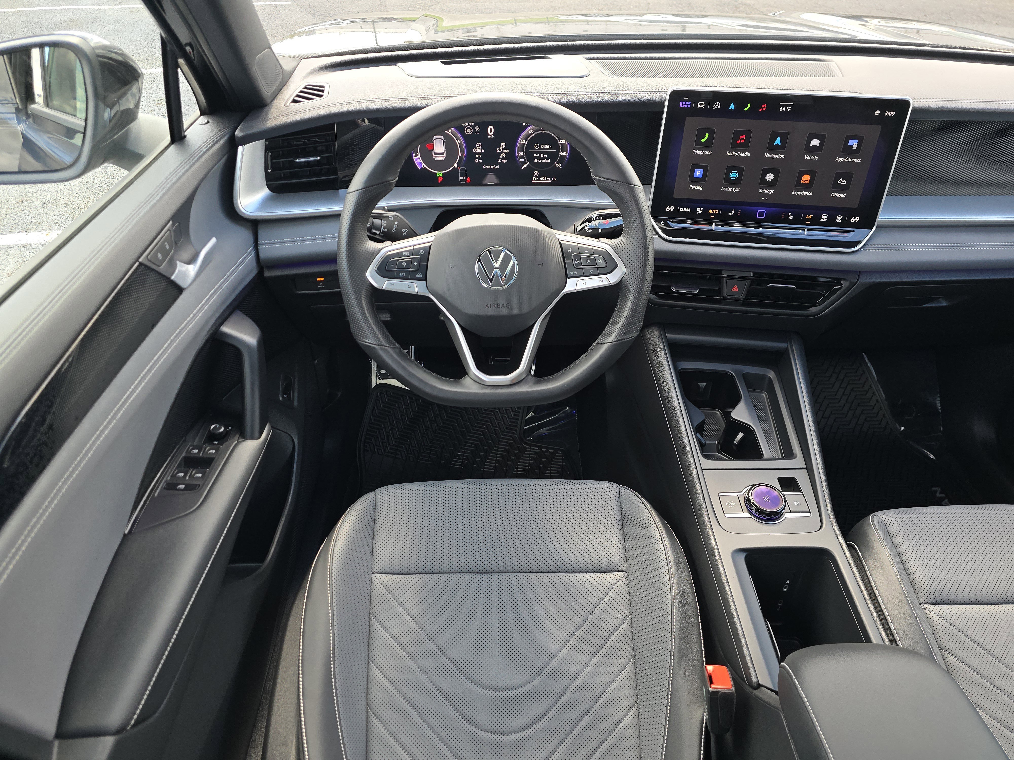 New 2025 Volkswagen Tiguan SE R-Line image 21