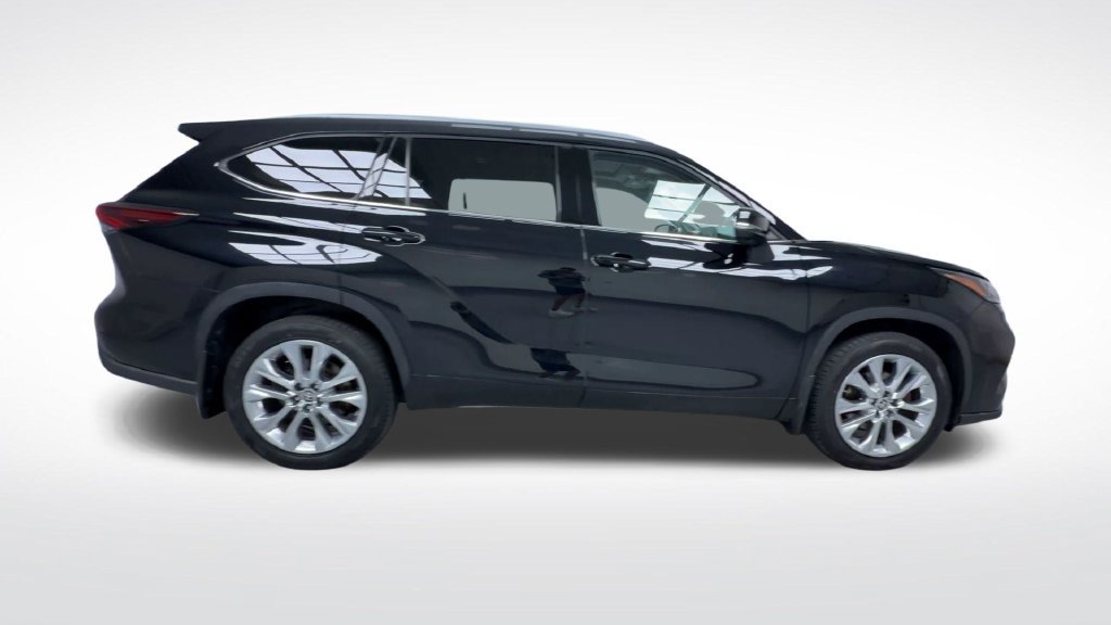 Certified 2024 Toyota Highlander Limited AWD/4WD image 7