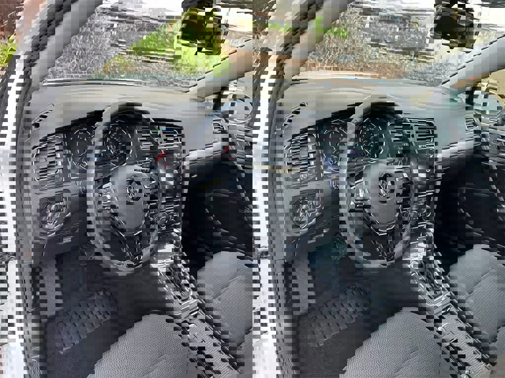 Used 2019 Volkswagen e-Golf SE w/ Driver Assistance Package image 2