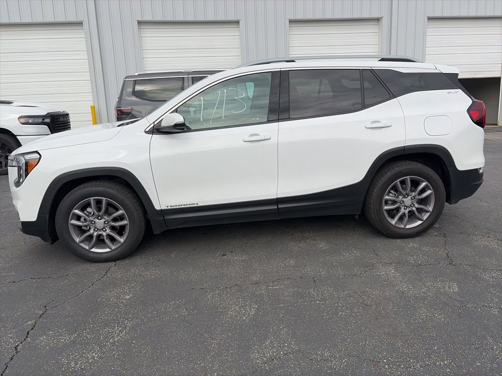Used 2024 GMC Terrain SLT image 4