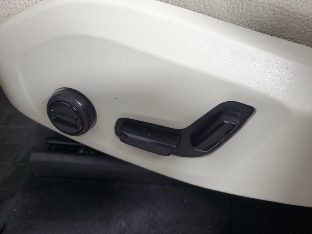 Certified 2024 Volvo XC90 T8 Plus w/ Protection Package image 25