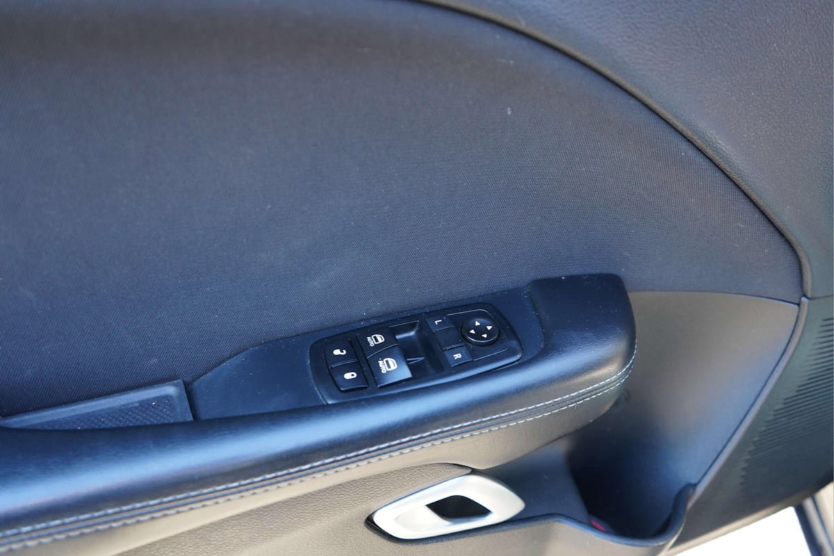Used 2015 Dodge Challenger SXT RWD image 8