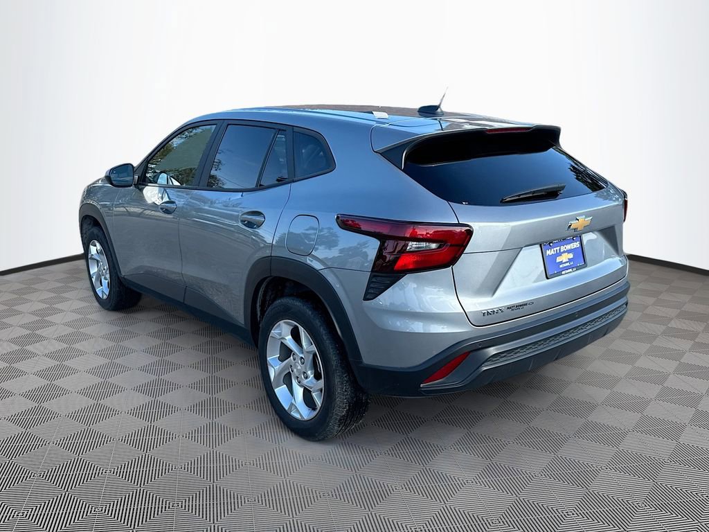 Used 2025 Chevrolet Trax LS w/ LS Convenience Package image 7
