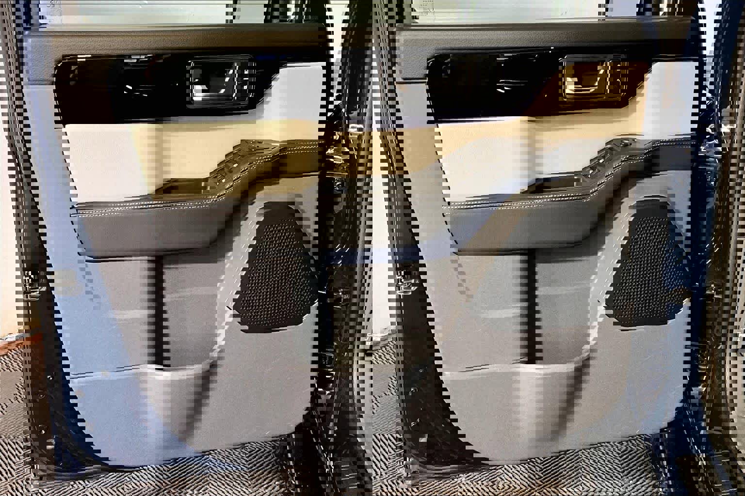 Used 2025 INEOS Grenadier image 22