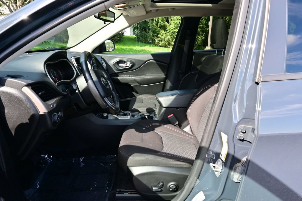 Used 2016 Jeep Cherokee 75th Anniversary AWD/4WD image 11