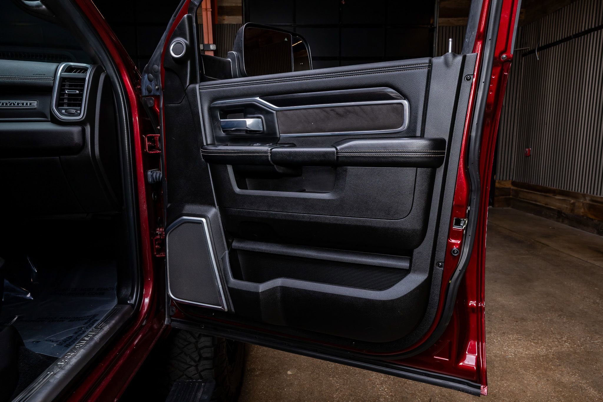 Used 2022 RAM 3500 Laramie image 31