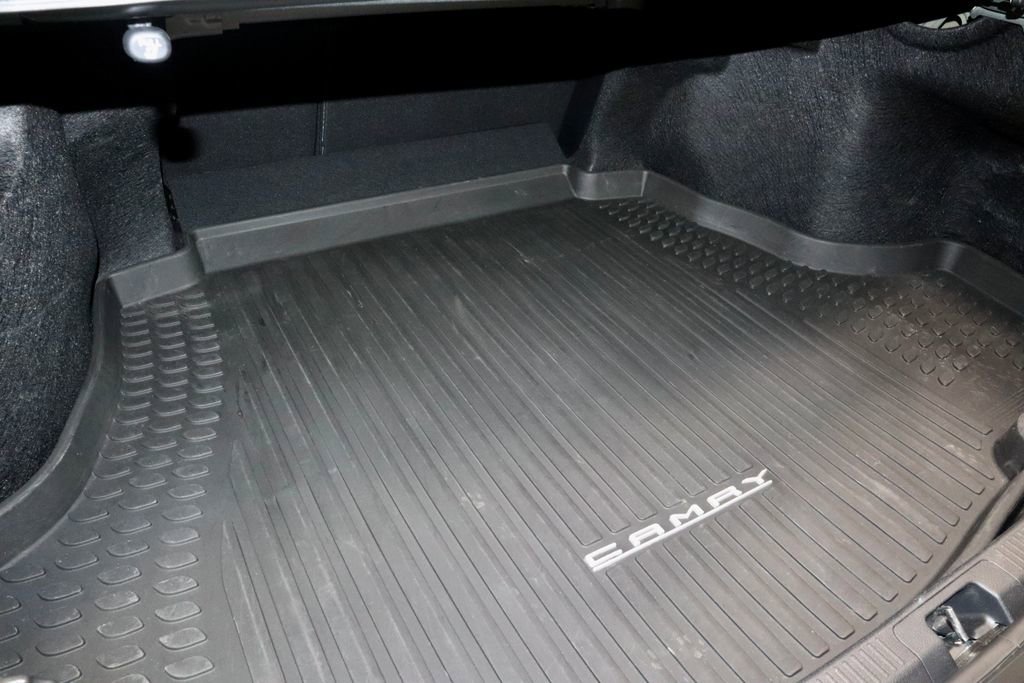 Used 2025 Toyota Camry SE image 14